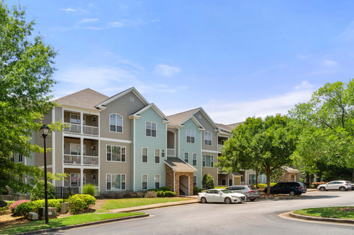 C195580 CreeksideVista APARTMENT EXTERIORS 01.jpg