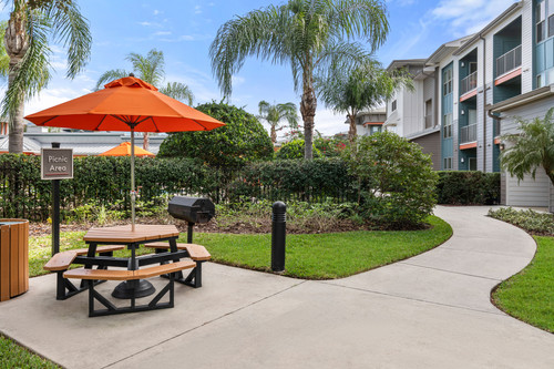 C243890 CrosstownWalk OverlookAtCrosstown PicnincArea 1.jpg