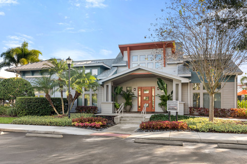 C243890 CrosstownWalk OverlookAtCrosstown ExteriorLeasingOffice2 1.jpg