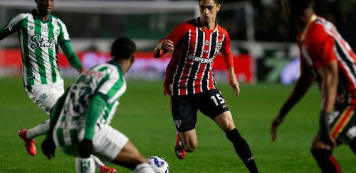 Rodriguinho se destaca nos testes de força do São Paulo e é comparado a Kaká 