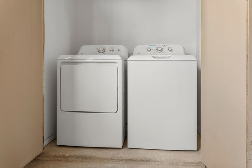 C242360 CallowayLasColinas 1B1B Laundry 02.jpg