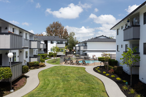 FEL Hayward Woodlark 10+twi 1025 HR.jpg