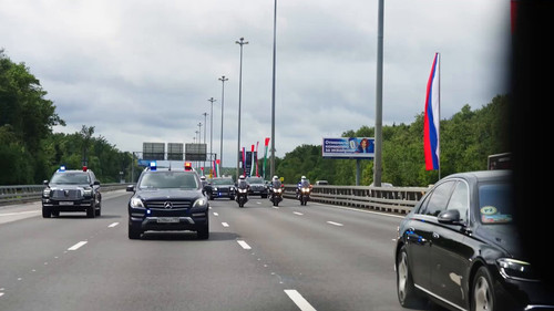 JyJASeeXUvAUzvFS.jpg