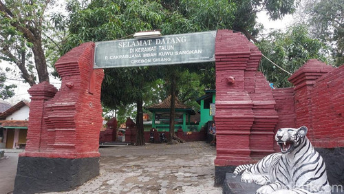 makam keramat mbah kuwu sangkan cirebon 2 169.jpg