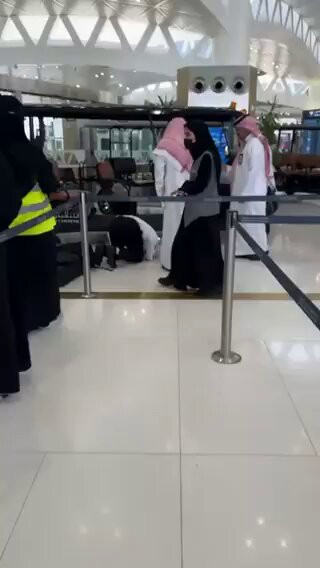 qF1 bA99sVPC FhT.jpg