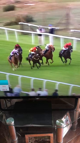 p8Vu BWMRCIN3b4s.jpg