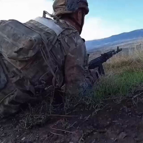 ZRmFDER6UyyUuu k.jpg