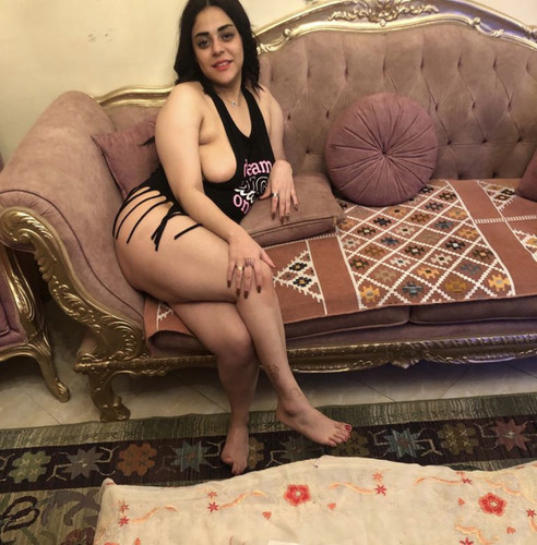 حته لبوة بنت لبوه بس جسمها دمار واطيازها بالذات
