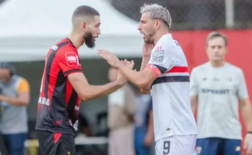 São Paulo e Vitória: estratégias divergentes em campo no Morumbi