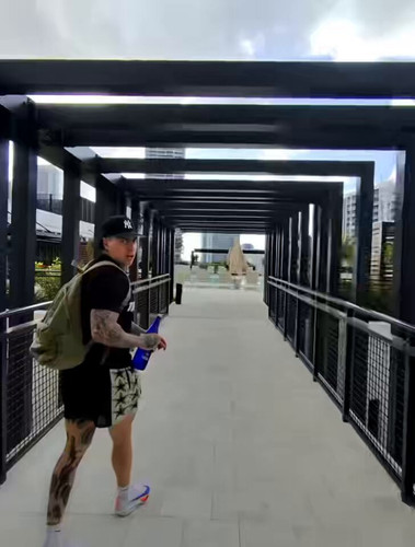 zuBGfReJ c NMSxU.jpg