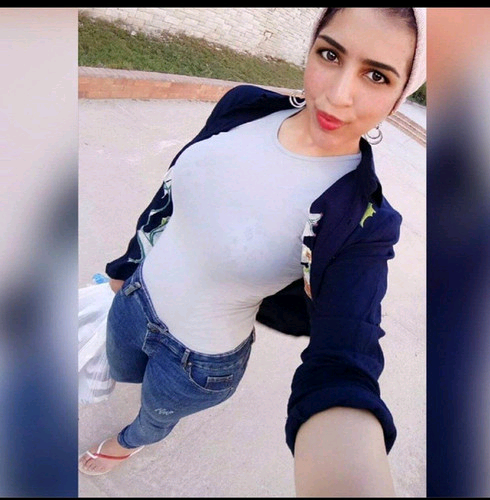 قمراية هاي كلاس جسمها ملبن فشخ وابزازها يخربيتهم