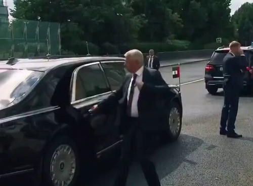 ZiVZaQ60UavA4mP4.jpg