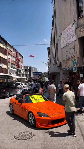 I056XqWlgGjz11 A.jpg