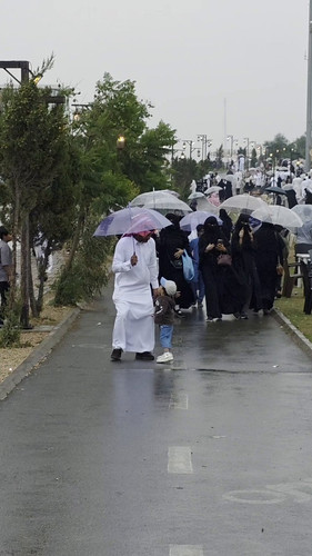 fLCG 6YF6RUgMA9B.jpg