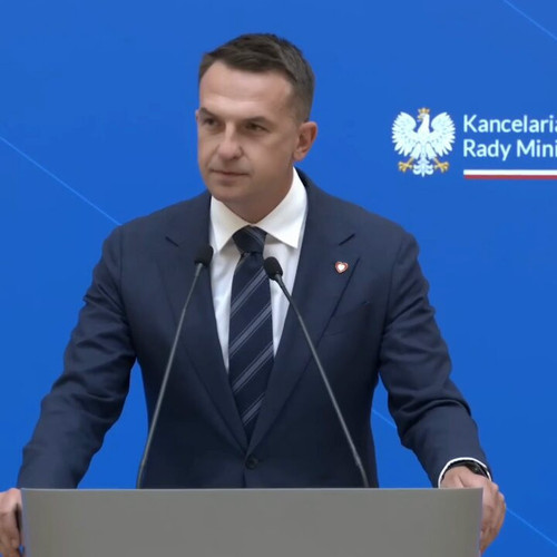 CVPyVMAxAD yop6l.jpg