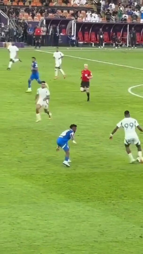 OKEPZCxA2odFZN I.jpg