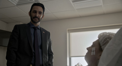 Dope.Thief.S01E02.Bat.Out.of.Hell.1080p.ATVP.WEB DL.EN.DD+5.1.x265 My.mkv snapshot 34.49 [2025.07.27.jpg