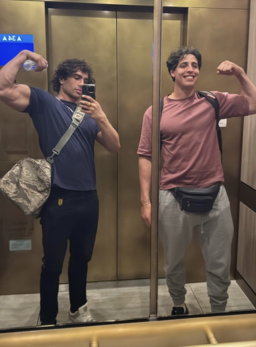 GwkpdTBa4AAOPYA.jpg