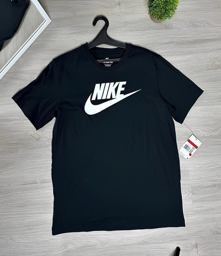Camiseta Nike Sportswear Icon Futura Masculina.jpg
