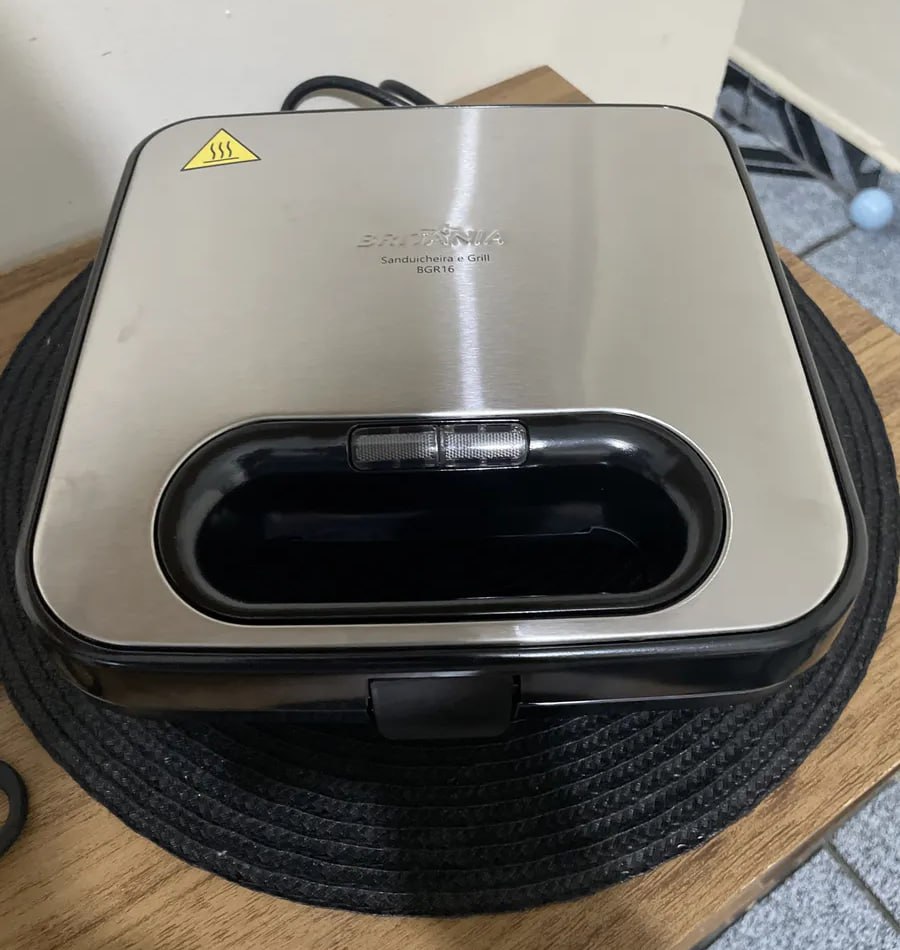 Sanduicheira E Grill Britânia Bgr16 2 Em 1 Redstone 750w Cor Preto com Prata