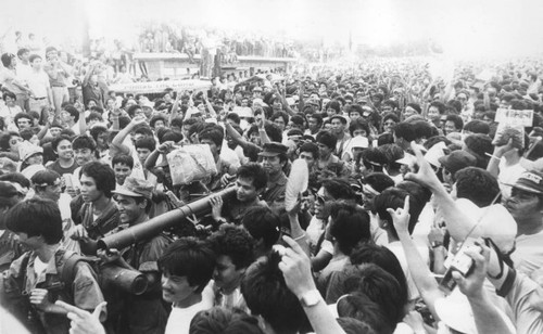 1986 Feb 23 Philippine People Power Revolution Edsa anniversary PHILIPPINE DAILY INQUIRER PHOTO 620x.jpg