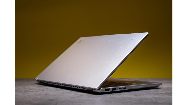<em>Silver means, well anything. But here </em><em>it’s AMD.</em>” title=”None” onclick=”openModal(this)”></div></p></div><div id=