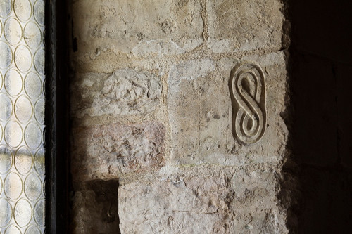 Genga Abbazia San Vittore simbolo inifinito .jpg