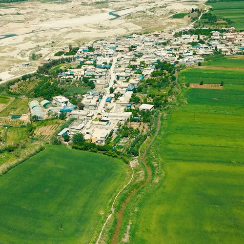 CH AzYdSMAa qqDX.jpg