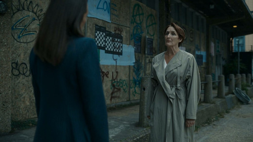 Killing.Eve.S04E06.Oh.Goodie.Im.the.Winner.720p.AMZN.WEB DL.DDP5.1.H.264 NTb.mkv snapshot 17.32.000.jpg