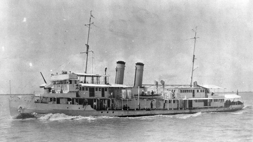 USS Panay (PR 5) underway off Woosong, China, on 30 August 1928 (512975).png