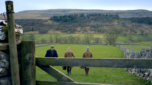 All.Creatures.Great.and.Small.2020.S02E01.1080p.HDTV.H264 UKTV.mkv snapshot 12.27.920.jpg