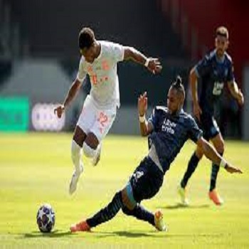 Look at football betting, odd pairs, apply for a football website, get a free shirt for coming in to.jpg