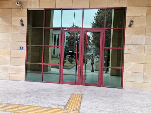 Bosna Binası F blok tarafı giriş.jpg