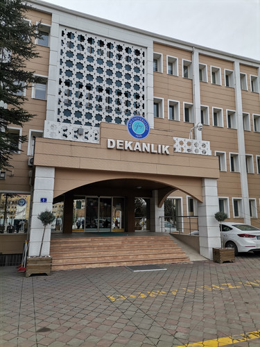 Fen fakültesi Dekanlığı.jpg