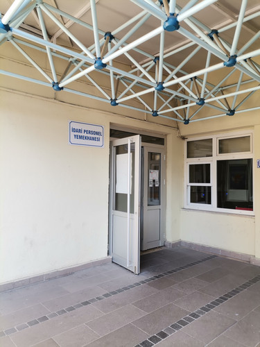 Mediko personel öğrenci yemekhane girişi çıkışı.jpg