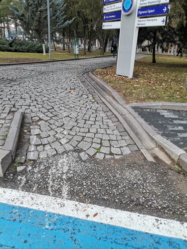 c blok yanı arnavut kaldırım ve rampa.jpg