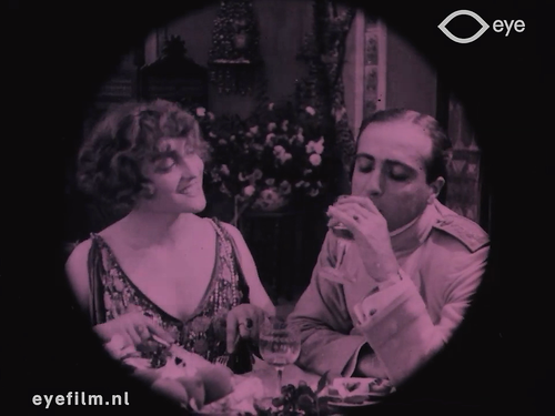 Una notte a Calcutta.mkv 20191224 164800.603.png