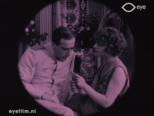 Una notte a Calcutta.mkv 20191224 164823.933.png