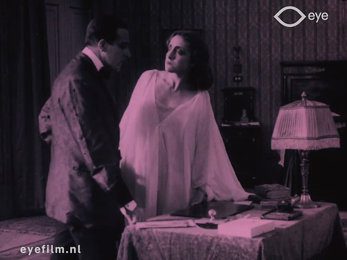 Una notte a Calcutta.mkv 20191224 164842.949.png