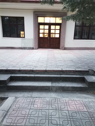 Teknoloji A blok Orta bahçe imalat kapısı.jpg