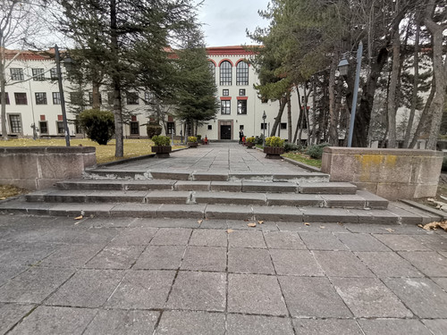 Teknoloji A girişlerinden biri.jpg