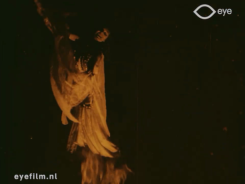 Come una sorella 1912.mkv 20191226 110339.772.png