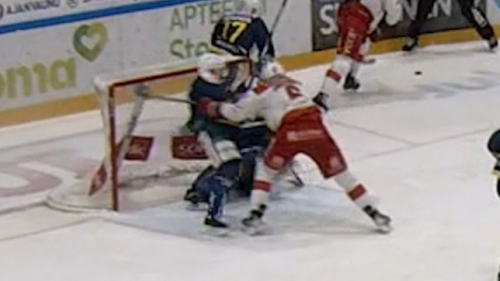 Joensuun maila kaulassa.png