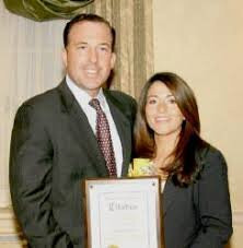 What kind of approach does Davi Mejias take to her cases?.jpg