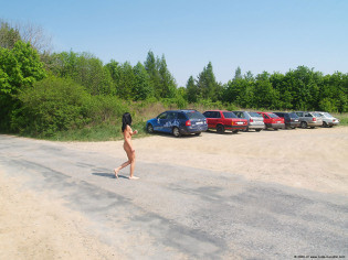 lusciousnet lusciousnet gwenc nude in public 05 030 1344573466.315x0.jpg