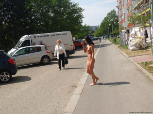 lusciousnet lusciousnet gwenc nude in public 05 053 1804669196.315x0.jpg