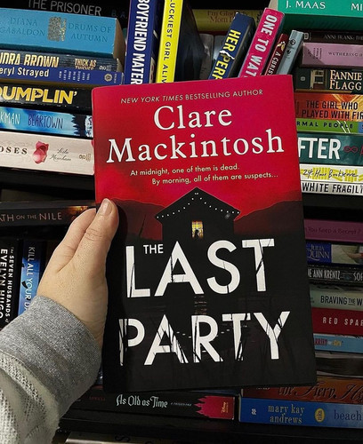 @bookworm delaney Photo shared by @theglossbookclub on January 28, 202.jpg