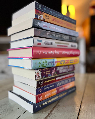 @theglossbookclub Photo by @theglossbookclub on December 21, 2022. May.jpg