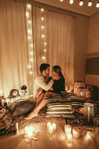 couple+having+a+date+night+from+home.jpg