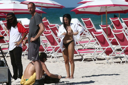 giulia de lellis poses tpless on a beach during a photoshoot in miami beach april 29 2019 18.jpg